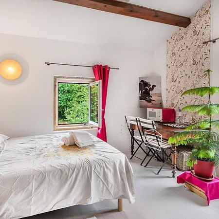 Bed & Breakfast Couette Et Polochon 3*